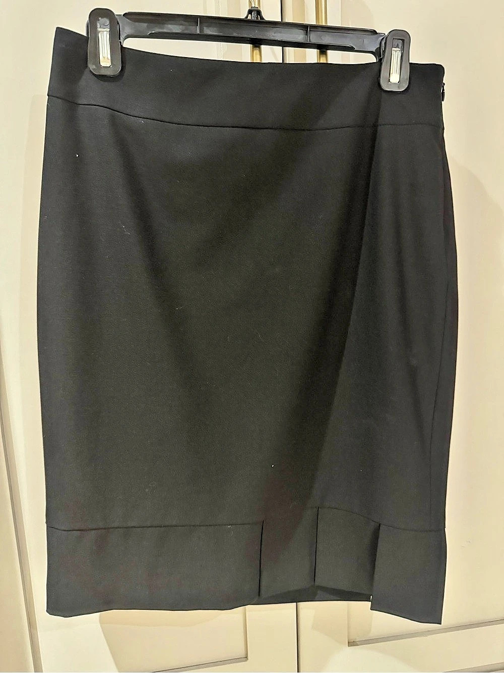 The Limited Pencil Skirt in Black Size 4 Like New